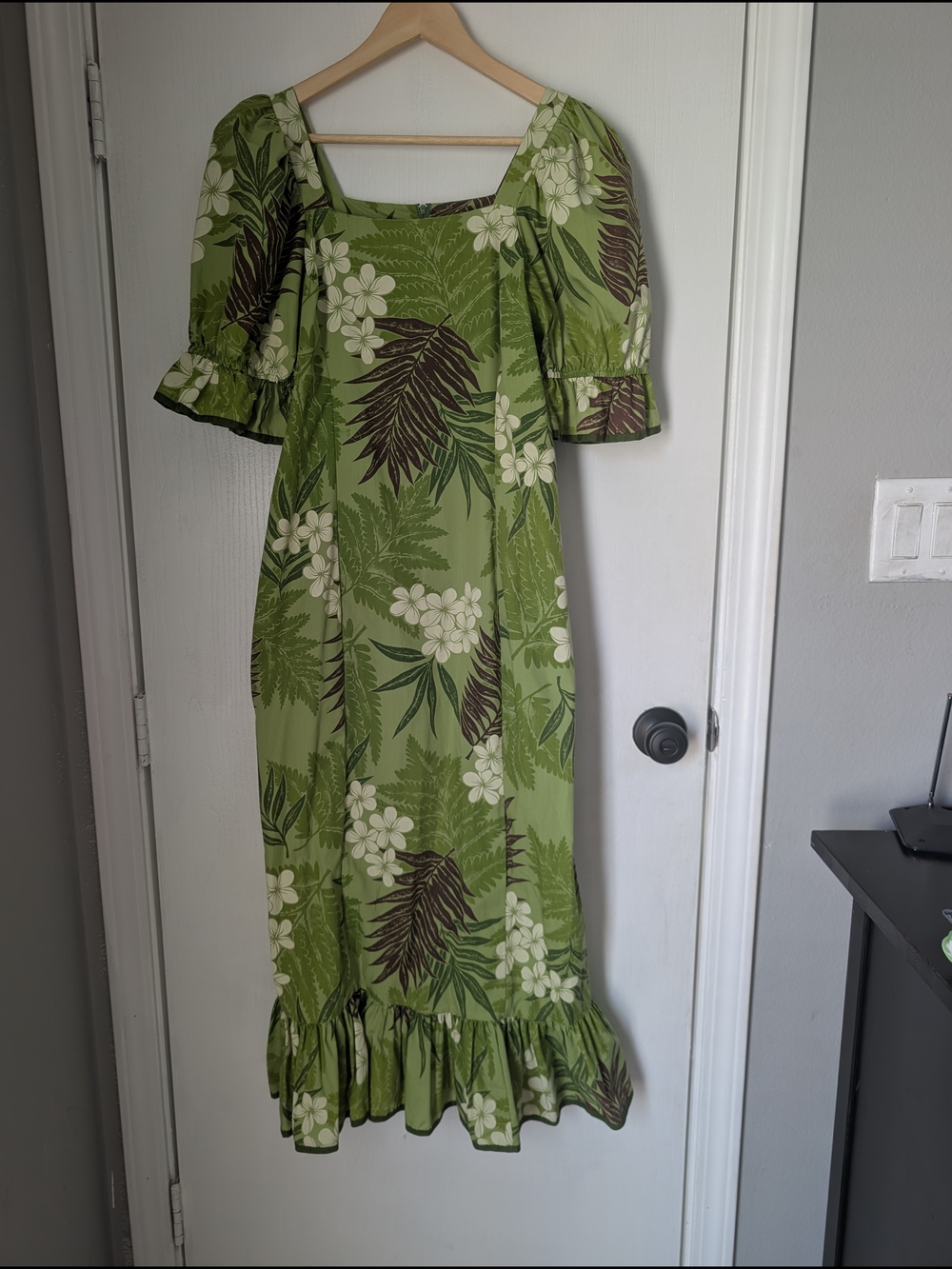 Green Floral Square-Neck Maxi Dress with Puff Sleeves